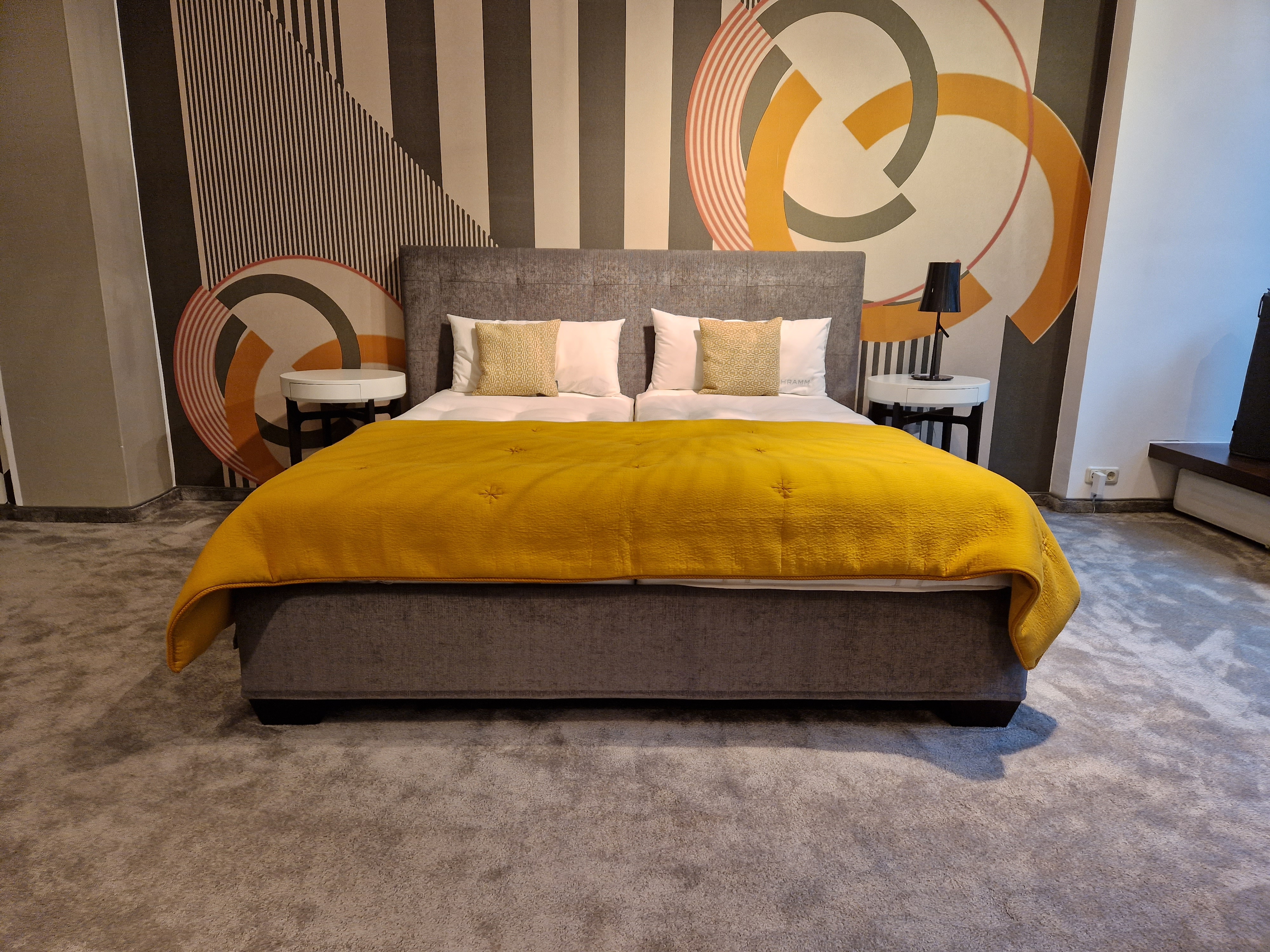 Bett Quadro